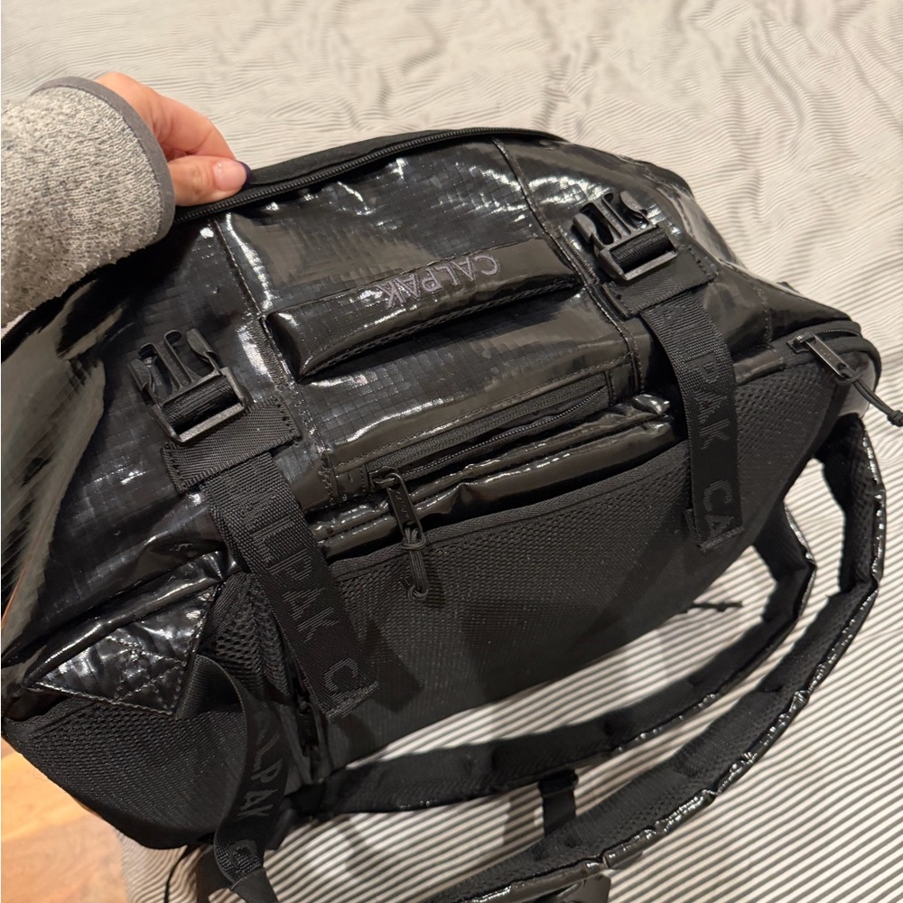 Calpak Terra 26L duffle backpack - Picture 4 of 5